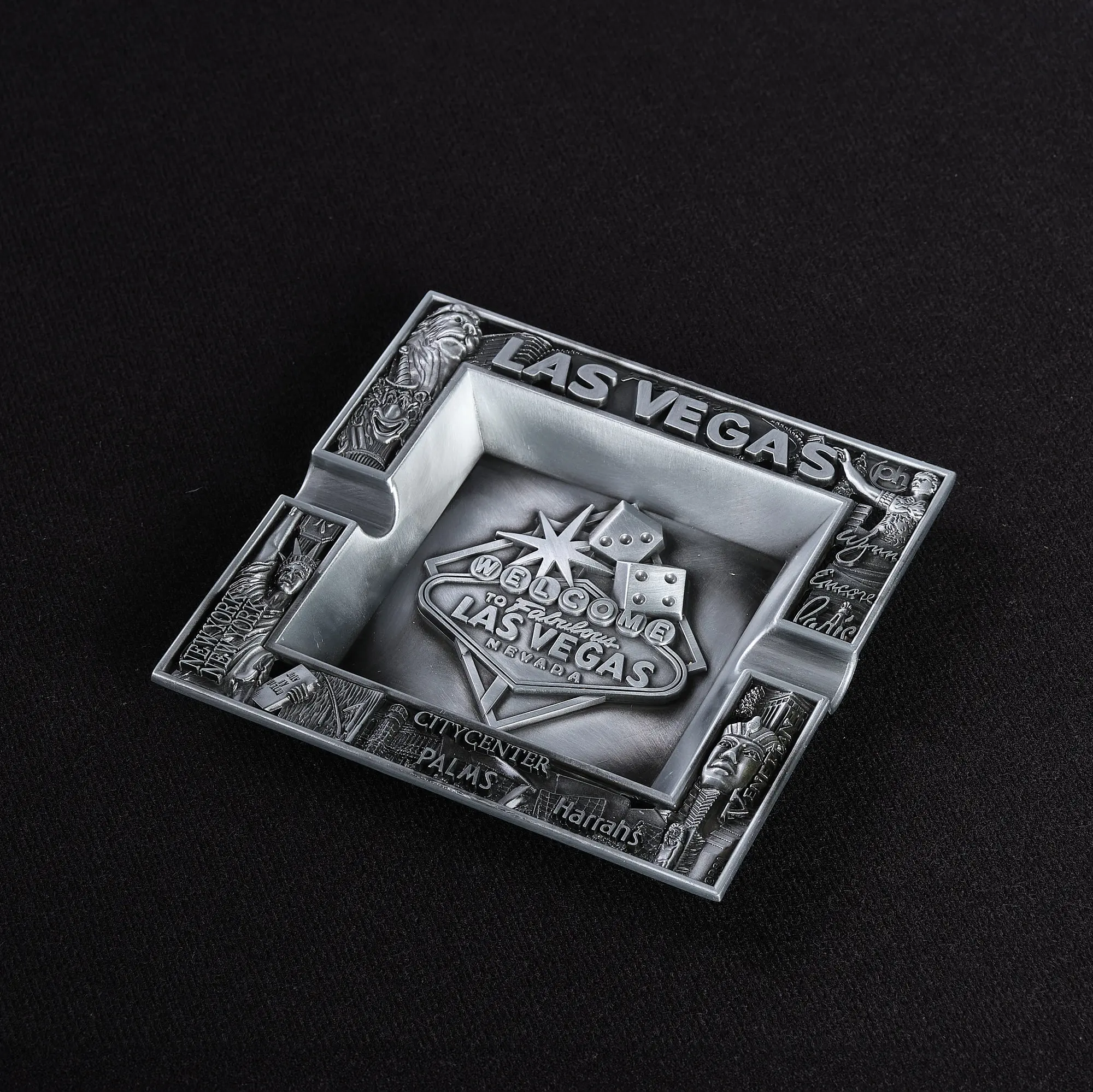 Pokkeriteemaline tuhatoos